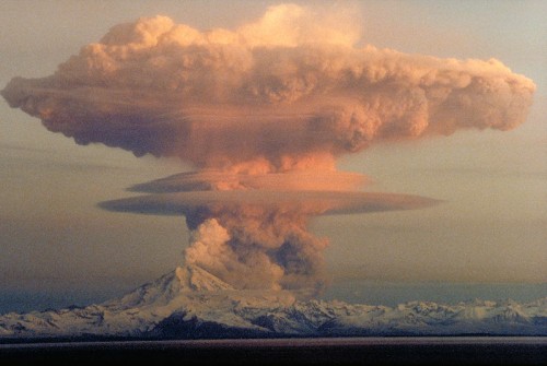 800px-mtredoubtedit1 Ascending eruption cloud from Mount Redoubt in 1989. The Alaskan volcano is primed to erupt again.